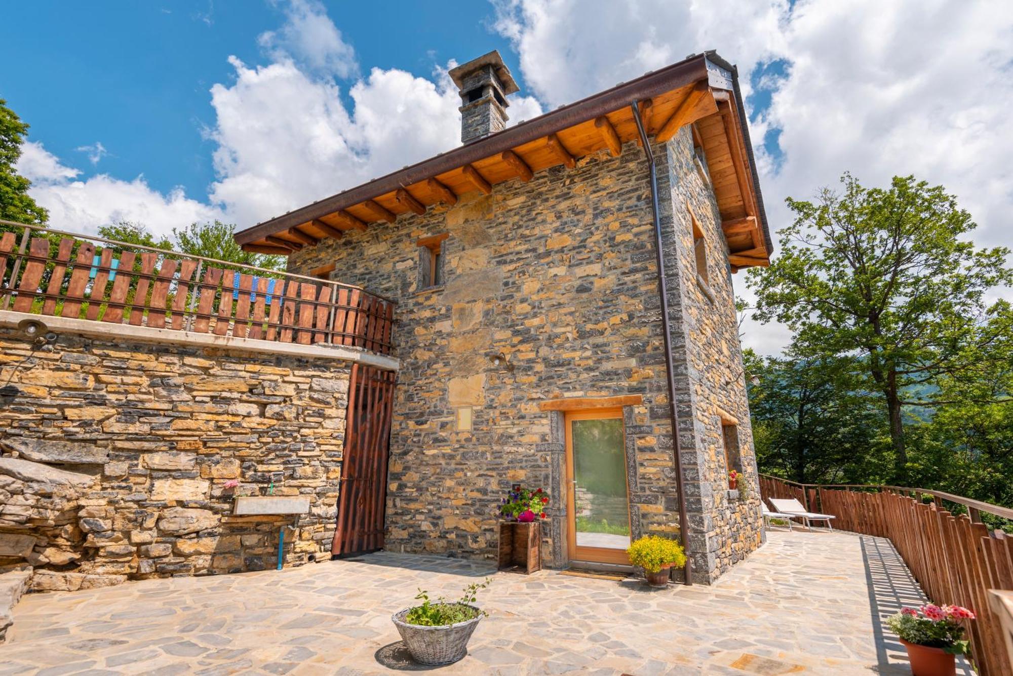 La Torre Del Manghen: Agri-Alloggio Indipendente Rota de Imagna Bagian luar foto