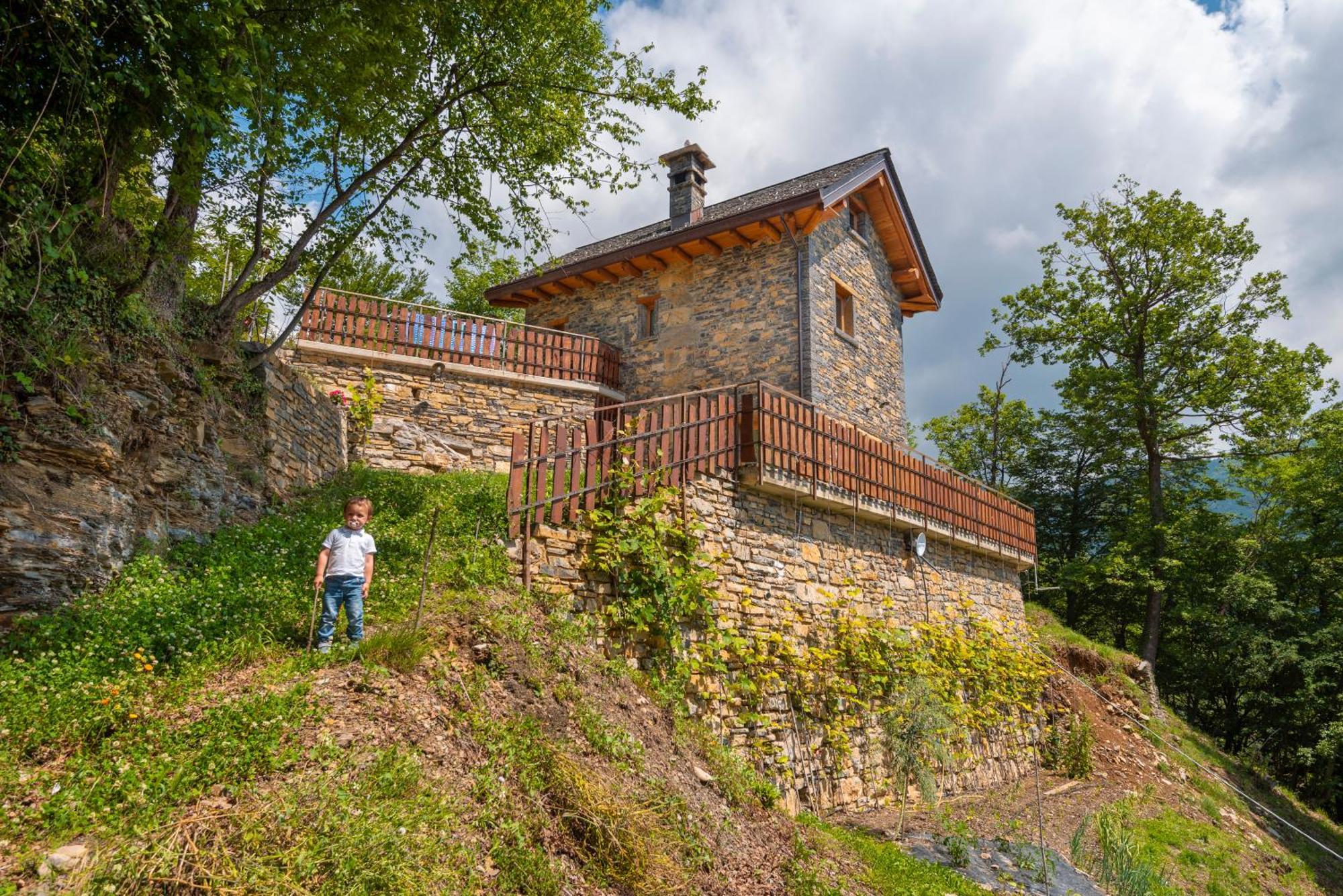 La Torre Del Manghen: Agri-Alloggio Indipendente Rota de Imagna Bagian luar foto