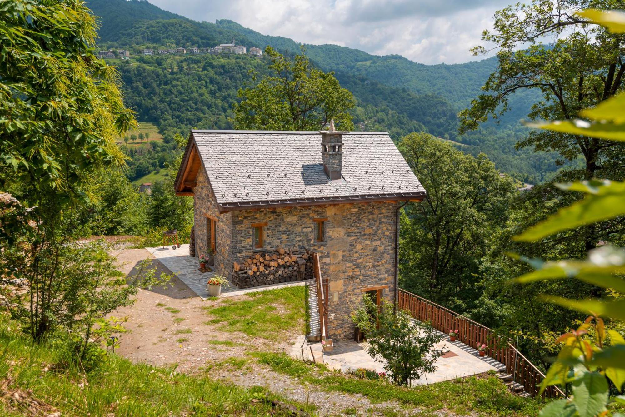 La Torre Del Manghen: Agri-Alloggio Indipendente Rota de Imagna Bagian luar foto