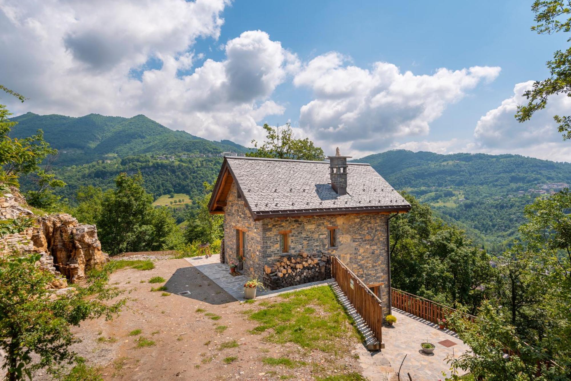 La Torre Del Manghen: Agri-Alloggio Indipendente Rota de Imagna Bagian luar foto