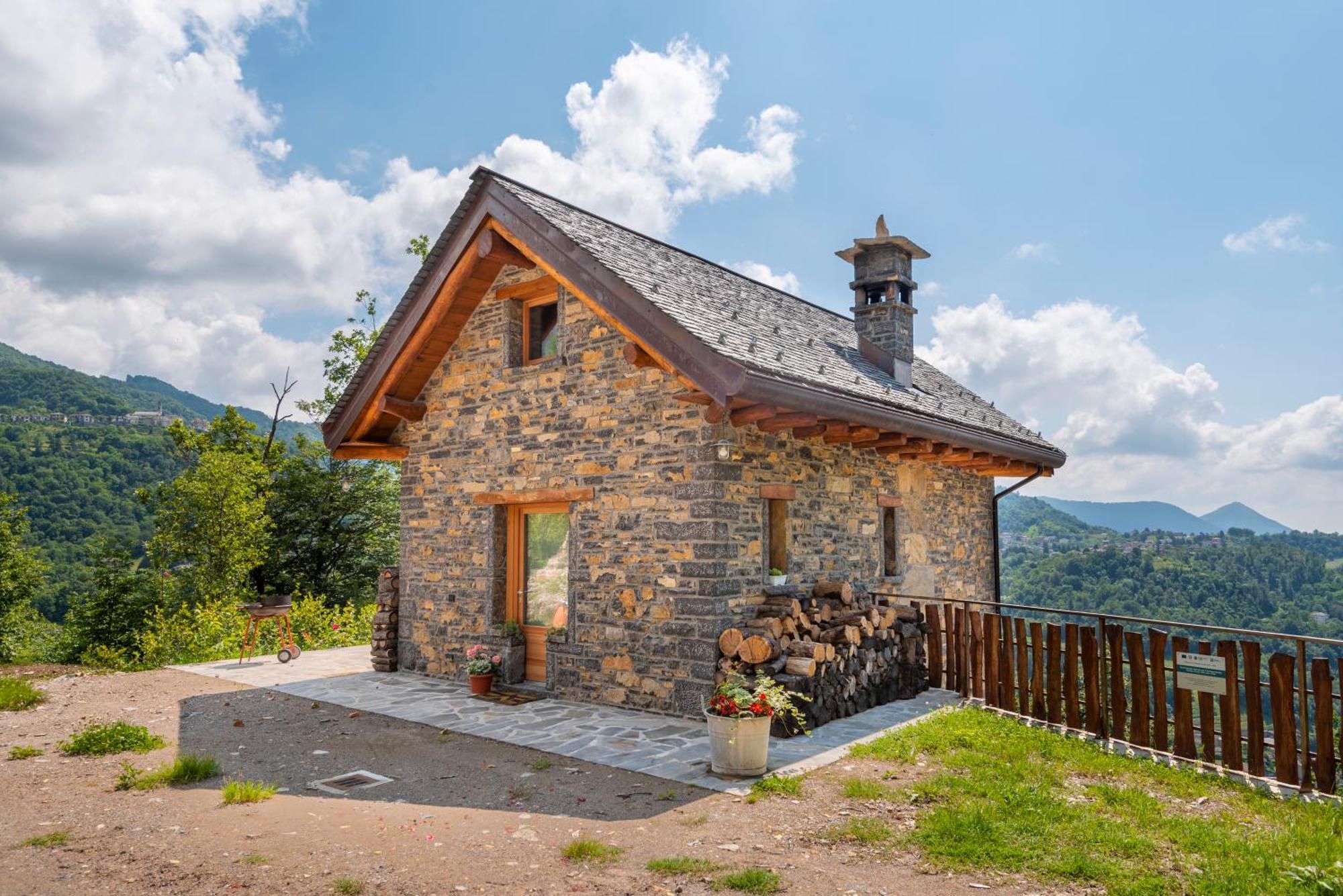 La Torre Del Manghen: Agri-Alloggio Indipendente Rota de Imagna Bagian luar foto
